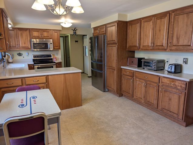 2155 Oriole Drive, Freeport, IL 61032