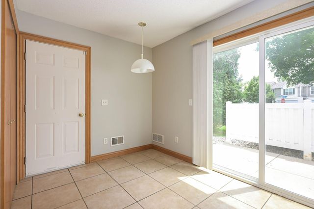 2712 Wagon Wheel Curve, Chaska, MN 55318