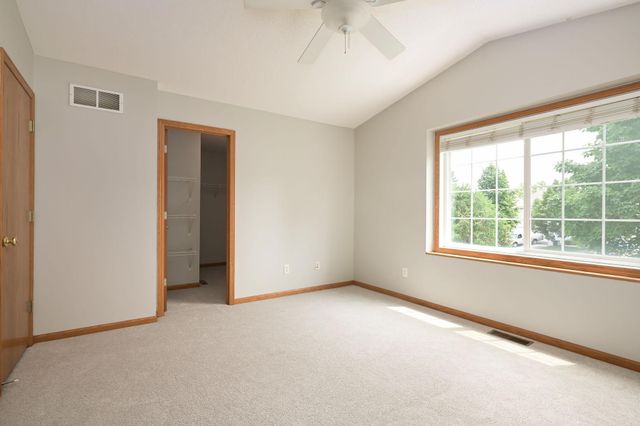 2712 Wagon Wheel Curve, Chaska, MN 55318
