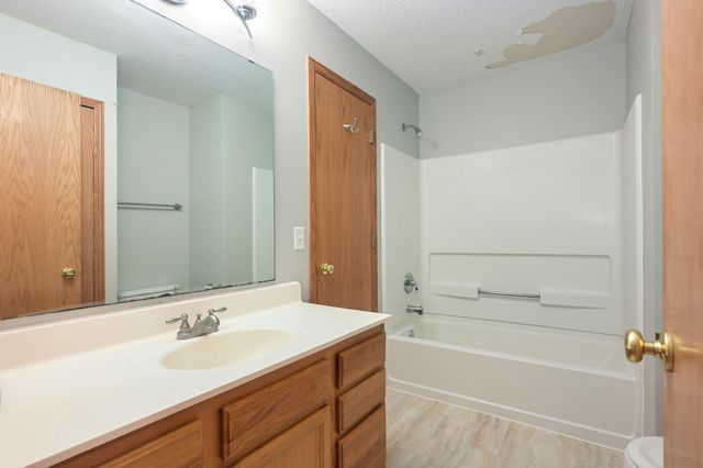2712 Wagon Wheel Curve, Chaska, MN 55318