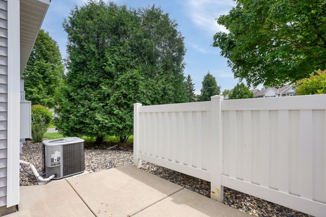 2712 Wagon Wheel Curve, Chaska, MN 55318