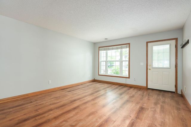 2712 Wagon Wheel Curve, Chaska, MN 55318