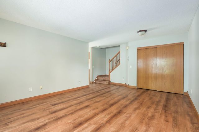 2712 Wagon Wheel Curve, Chaska, MN 55318