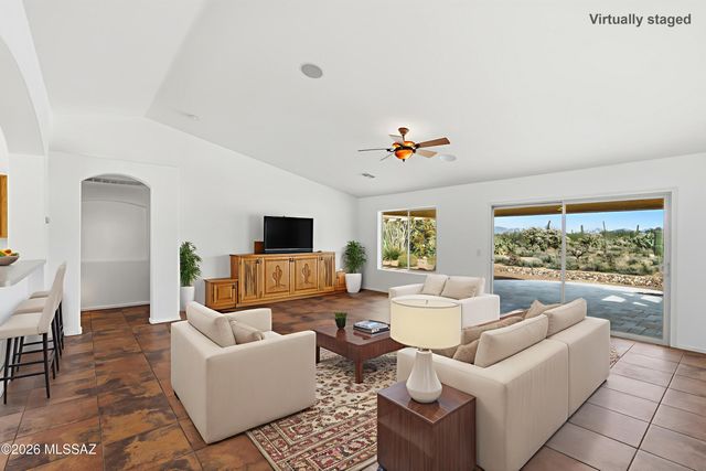 1140 N Rams Head Road, Green Valley, AZ 85614