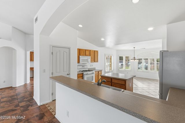 1140 N Rams Head Road, Green Valley, AZ 85614