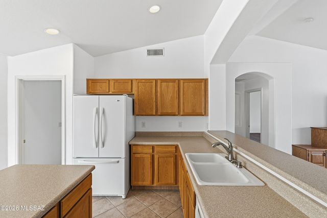 1140 N Rams Head Road, Green Valley, AZ 85614