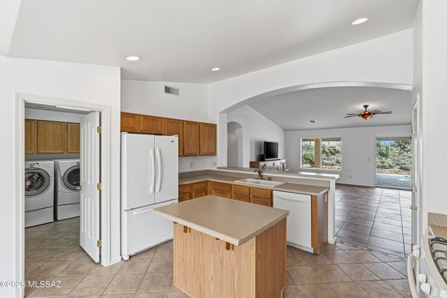 1140 N Rams Head Road, Green Valley, AZ 85614