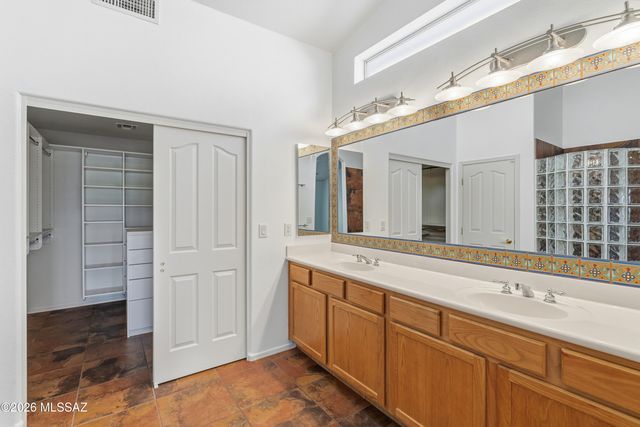 1140 N Rams Head Road, Green Valley, AZ 85614