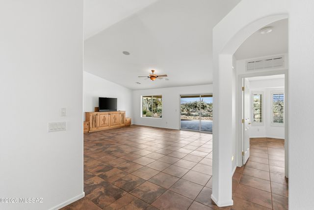 1140 N Rams Head Road, Green Valley, AZ 85614