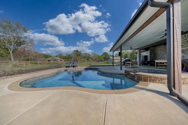 19988 Saddlebrook Drive, Lindale, TX 75771