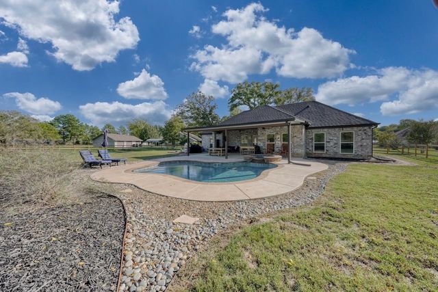 19988 Saddlebrook Drive, Lindale, TX 75771