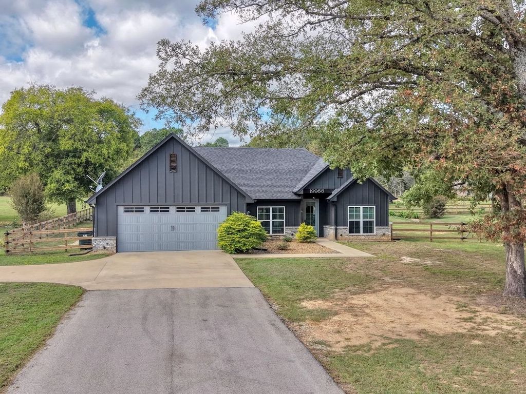 19988 Saddlebrook Drive, Lindale, TX 75771