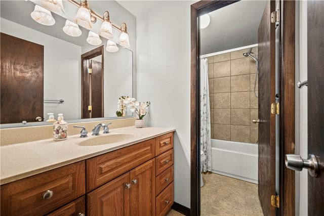 166 Maryellen Dr, N Versailles, PA 15137