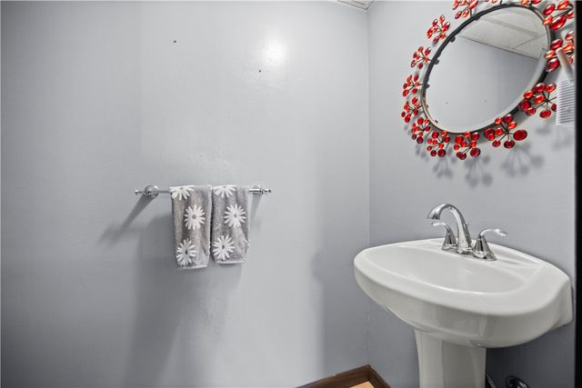 166 Maryellen Dr, N Versailles, PA 15137