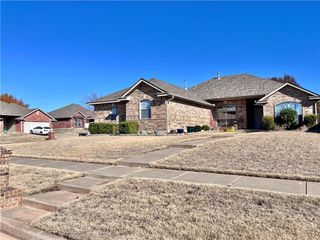 628 Allison Lane, Moore, OK 73160