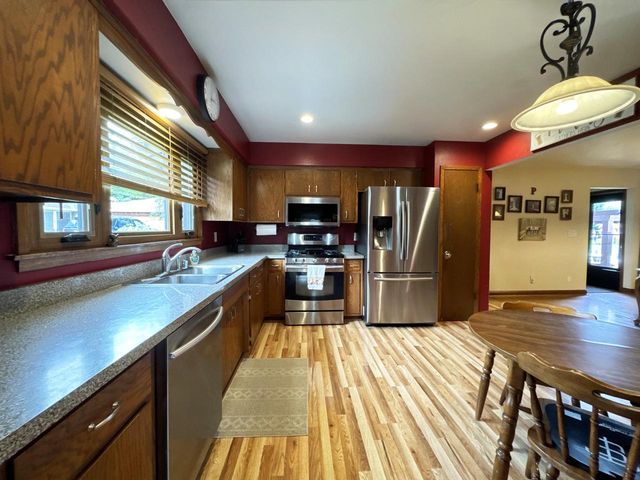 1804 W Clayton Crest AVENUE, Milwaukee, WI 53221
