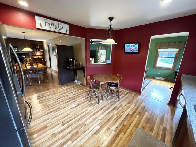 1804 W Clayton Crest AVENUE, Milwaukee, WI 53221