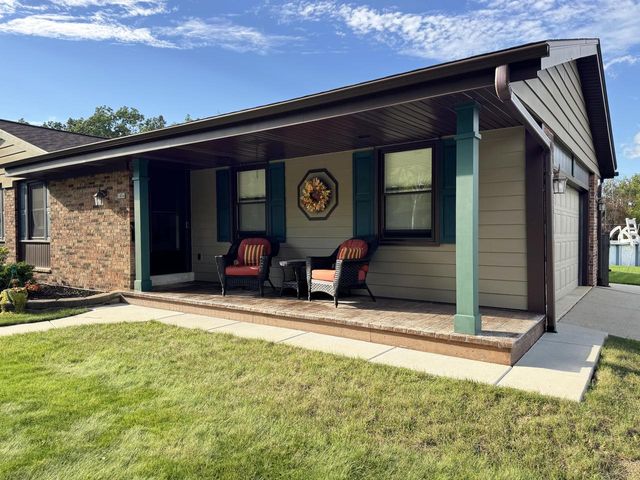 1804 W Clayton Crest AVENUE, Milwaukee, WI 53221