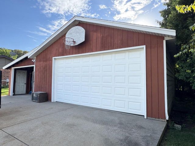 1804 W Clayton Crest AVENUE, Milwaukee, WI 53221