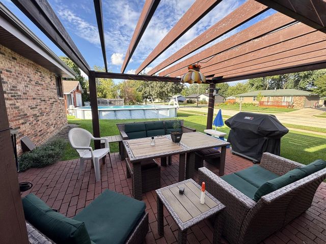 1804 W Clayton Crest AVENUE, Milwaukee, WI 53221