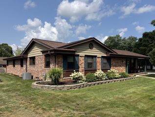 1804 W Clayton Crest AVENUE, Milwaukee, WI 53221