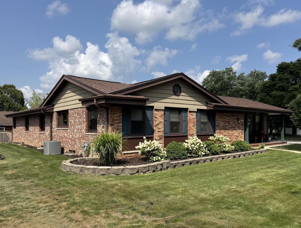 1804 W Clayton Crest AVENUE, Milwaukee, WI 53221