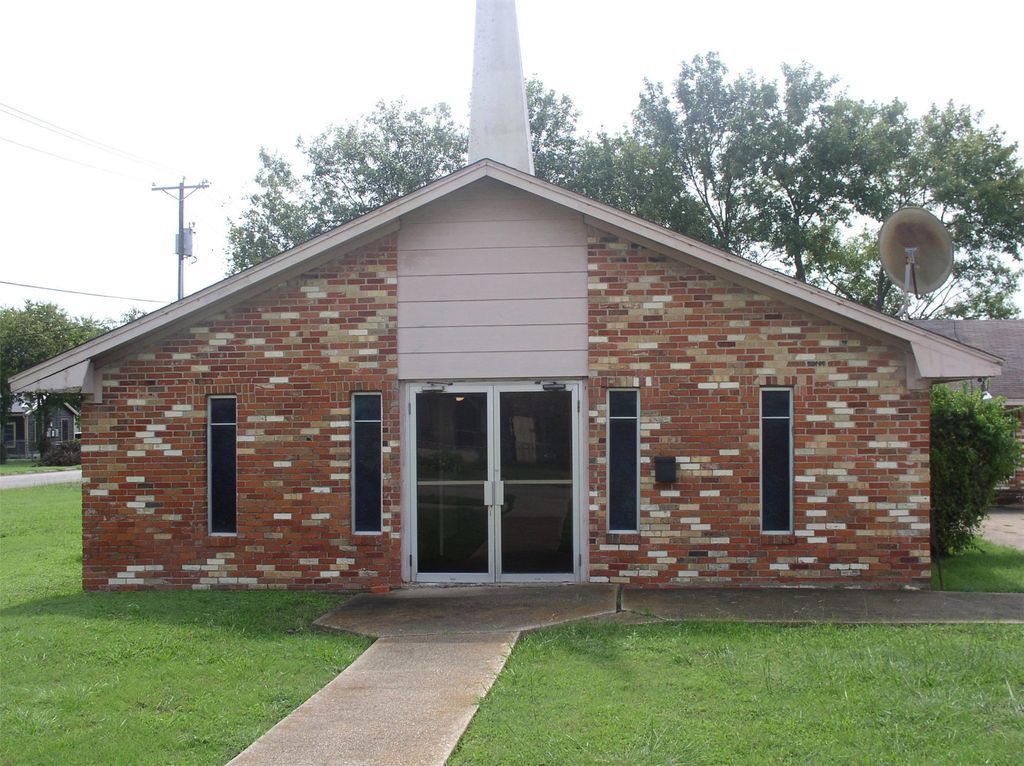 717 E 13th Avenue, Corsicana, TX 75110