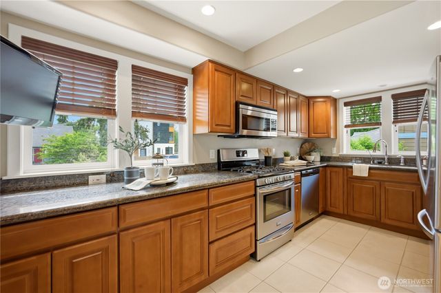 8903 3rd Avenue NW, Seattle, WA 98117