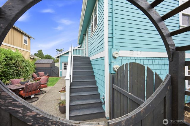 8903 3rd Avenue NW, Seattle, WA 98117