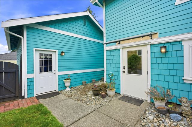 8903 3rd Avenue NW, Seattle, WA 98117