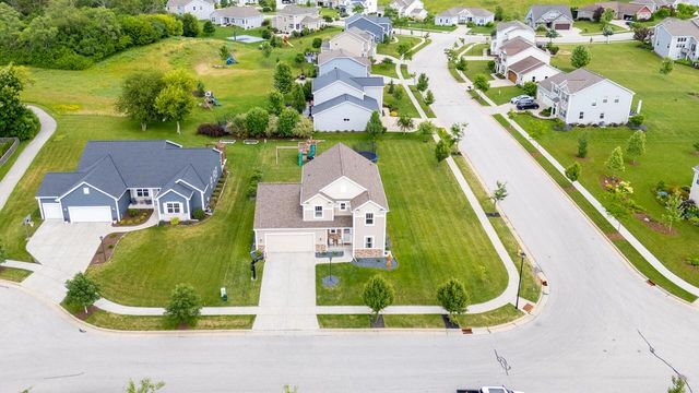 1298 Juniper LANE, Oconomowoc, WI 53066