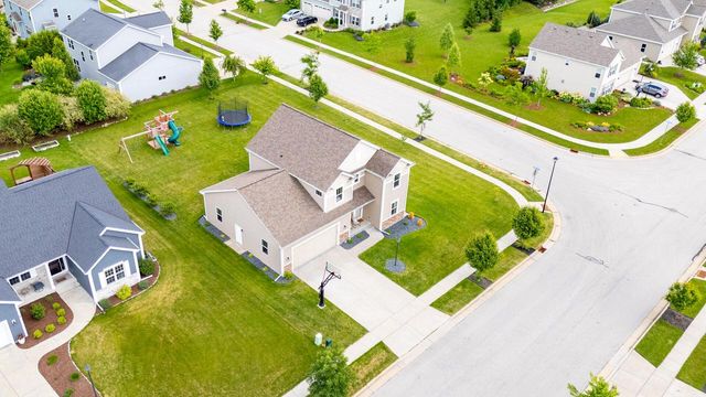 1298 Juniper LANE, Oconomowoc, WI 53066