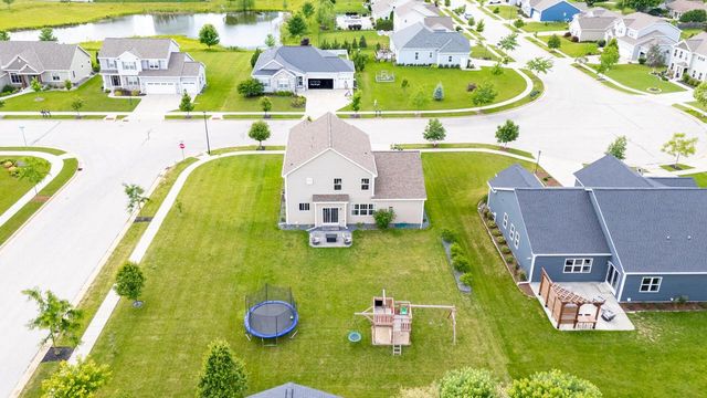 1298 Juniper LANE, Oconomowoc, WI 53066