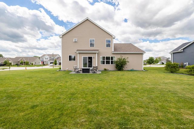 1298 Juniper LANE, Oconomowoc, WI 53066