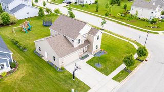1298 Juniper LANE, Oconomowoc, WI 53066