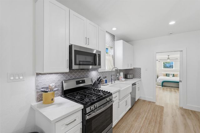 3511 Avenue Q, Galveston, TX 77550