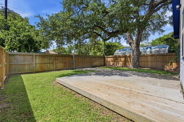 3511 Avenue Q, Galveston, TX 77550
