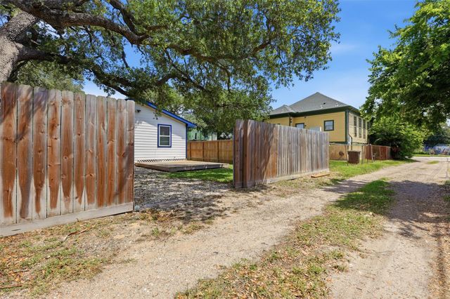 3511 Avenue Q, Galveston, TX 77550