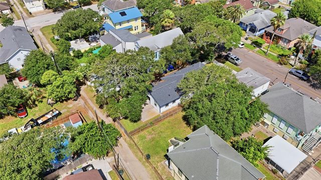 3511 Avenue Q, Galveston, TX 77550