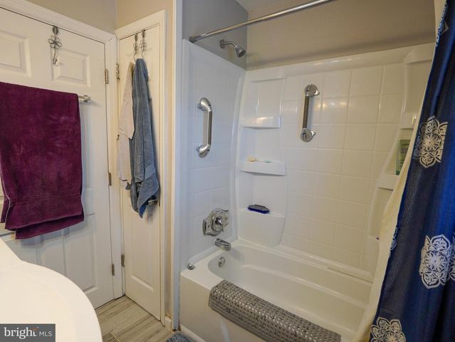 6 CYPRESS CIR, West Deptford, NJ 08096