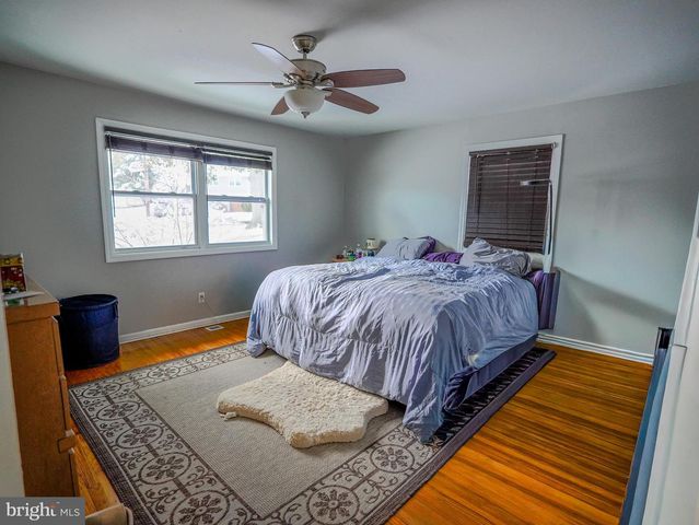 6 CYPRESS CIR, West Deptford, NJ 08096