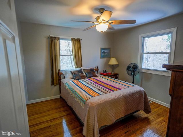 6 CYPRESS CIR, West Deptford, NJ 08096