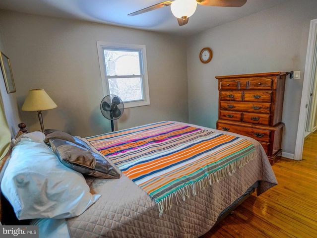 6 CYPRESS CIR, West Deptford, NJ 08096