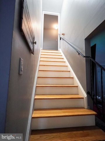 6 CYPRESS CIR, West Deptford, NJ 08096