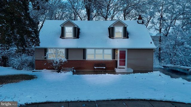 6 CYPRESS CIR, West Deptford, NJ 08096