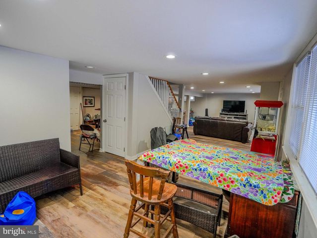 6 CYPRESS CIR, West Deptford, NJ 08096