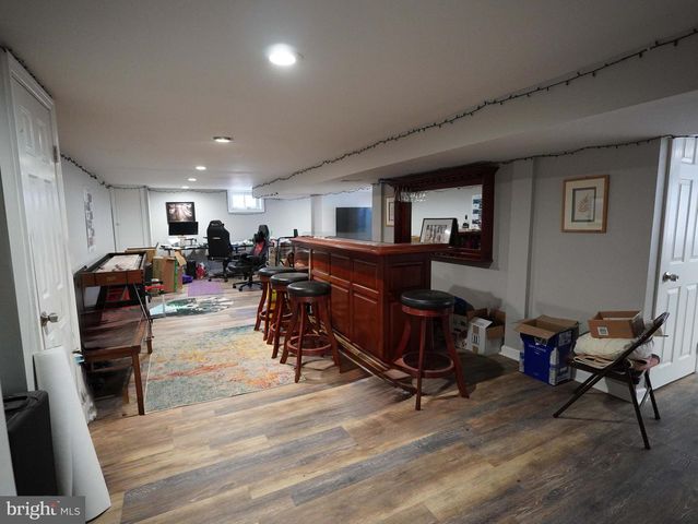 6 CYPRESS CIR, West Deptford, NJ 08096