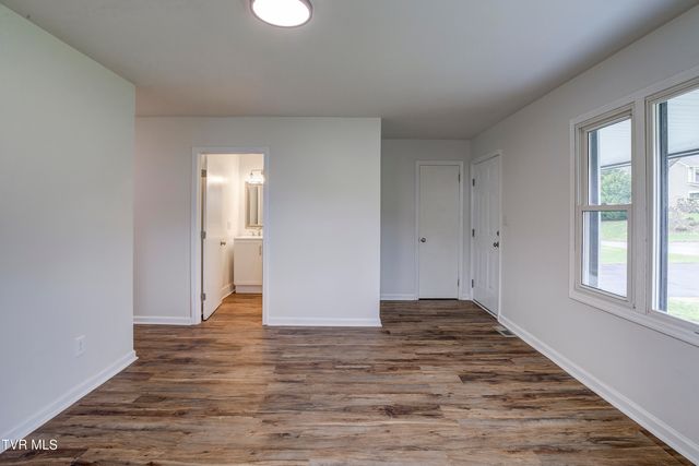 932 East Mountain View Road, Johnson City, TN 37601