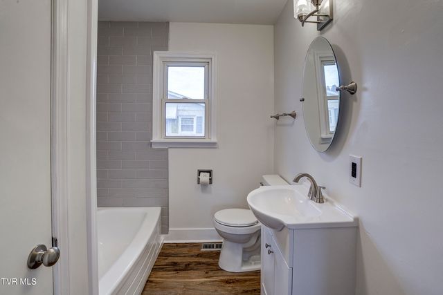 932 East Mountain View Road, Johnson City, TN 37601