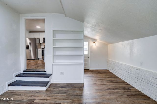 932 East Mountain View Road, Johnson City, TN 37601